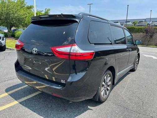 2018 Toyota Sienna XLE