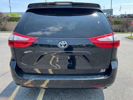 2018 Toyota Sienna XLE