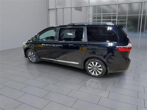2018 Toyota Sienna XLE