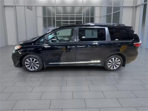2018 Toyota Sienna XLE