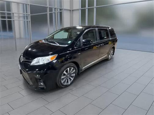 2018 Toyota Sienna XLE
