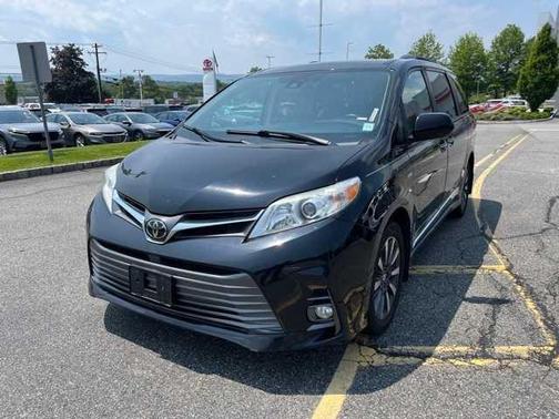2018 Toyota Sienna XLE