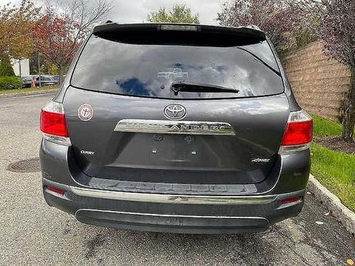 2013 Toyota Highlander SE