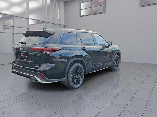 2026 Toyota Highlander XSE