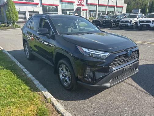 2022 Toyota RAV4 Hybrid XLE