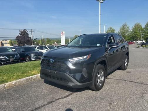 2022 Toyota RAV4 Hybrid XLE