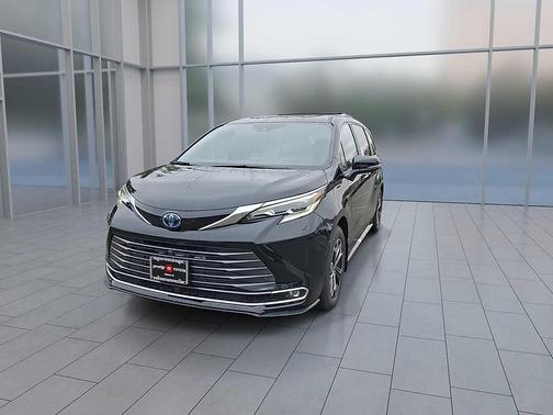 2025 Toyota Sienna Platinum 7 Passenger