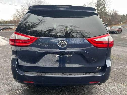 2019 Toyota Sienna XLE Premium