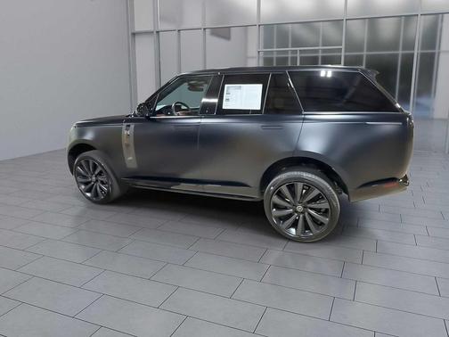 2024 Land Rover Range Rover P615 SV