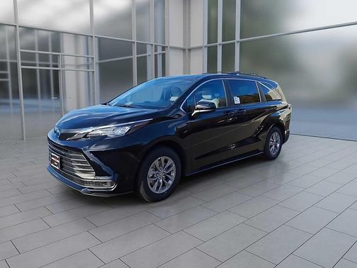 2025 Toyota Sienna LE