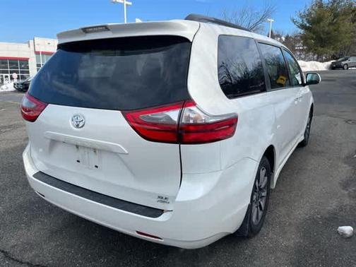 2020 Toyota Sienna XLE