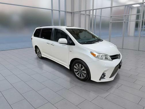 2020 Toyota Sienna XLE