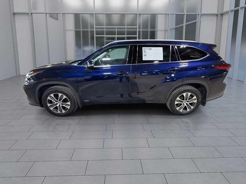 2022 Toyota Highlander Hybrid XLE