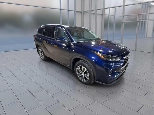 2022 Toyota Highlander Hybrid XLE