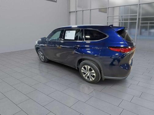 2022 Toyota Highlander Hybrid XLE