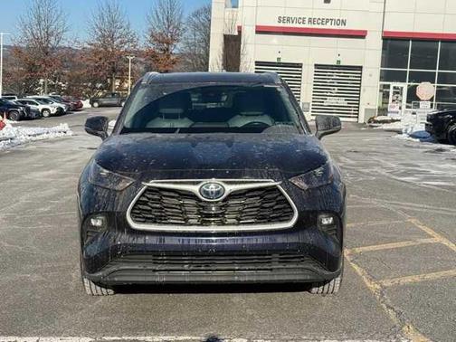 2022 Toyota Highlander Hybrid XLE