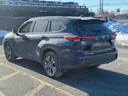 2022 Toyota Highlander Hybrid XLE