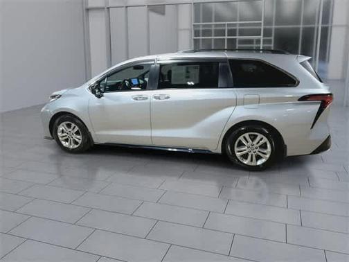 2022 Toyota Sienna XSE 7 Passenger
