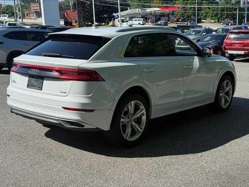 2022 Audi Q8 55 Premium