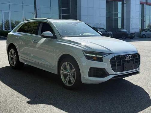 2022 Audi Q8 55 Premium