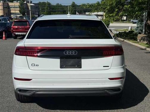 2022 Audi Q8 55 Premium