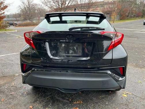 2021 Toyota C-HR LE