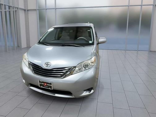 2014 Toyota Sienna LE