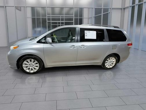 2014 Toyota Sienna LE