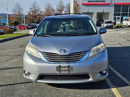 2011 Toyota Sienna XLE