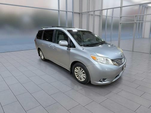 2011 Toyota Sienna XLE