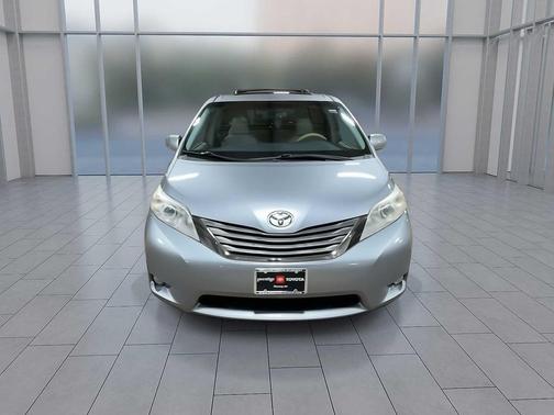 2011 Toyota Sienna XLE