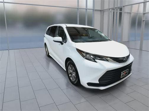 2022 Toyota Sienna LE