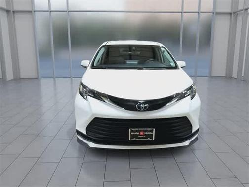 2022 Toyota Sienna LE