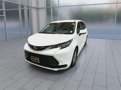 2022 Toyota Sienna LE