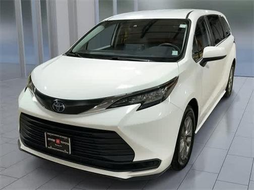 2022 Toyota Sienna LE