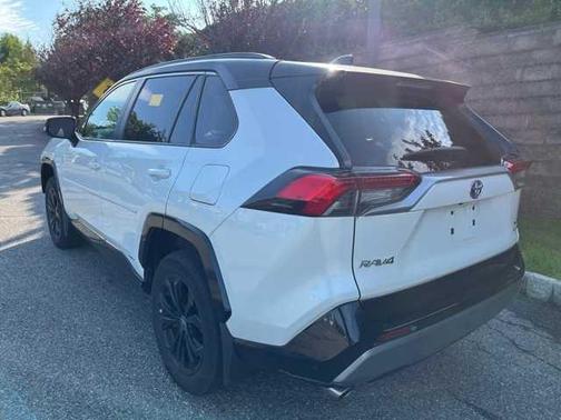 2022 Toyota RAV4 Hybrid SE