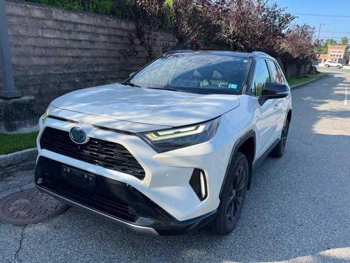 2022 Toyota RAV4 Hybrid SE