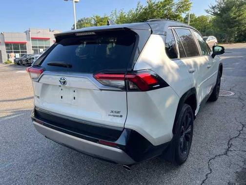 2022 Toyota RAV4 Hybrid SE