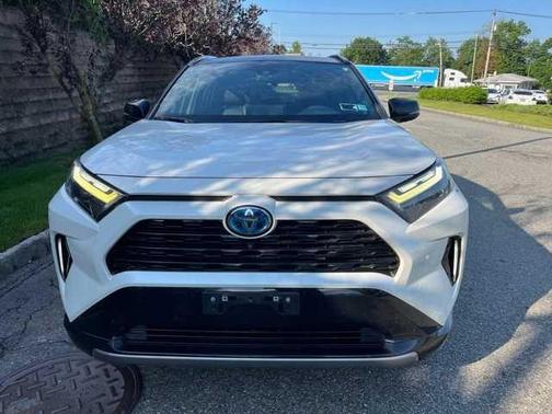 2022 Toyota RAV4 Hybrid SE