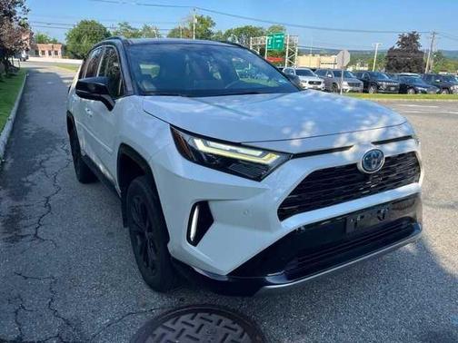 2022 Toyota RAV4 Hybrid SE
