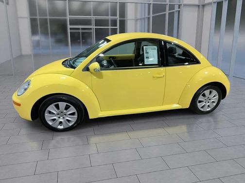 2009 Volkswagen New Beetle S