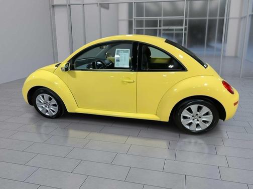 2009 Volkswagen New Beetle S