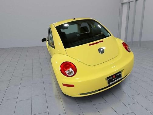 2009 Volkswagen New Beetle S