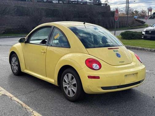 2009 Volkswagen New Beetle S