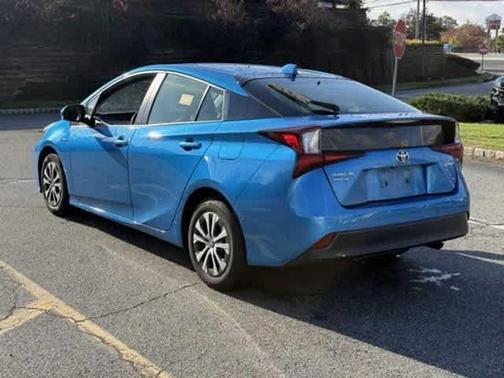 2022 Toyota Prius LE