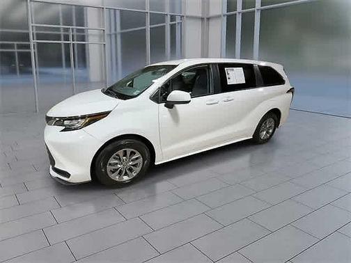 2022 Toyota Sienna LE