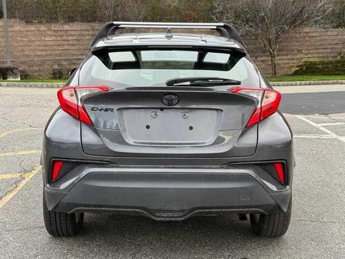2021 Toyota C-HR LE