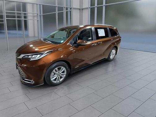2021 Toyota Sienna Limited 7-Passenger
