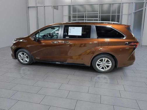 2021 Toyota Sienna Limited 7-Passenger
