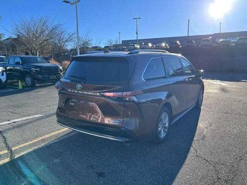 2021 Toyota Sienna Limited 7-Passenger